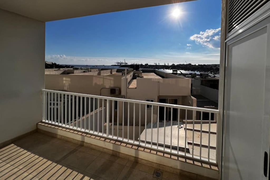 Viewline Seaview Modern 3 Bedroom Apartment Марсахлок Екстериор снимка