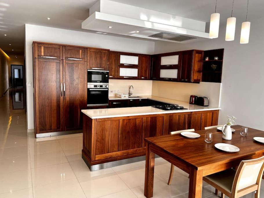 Viewline Seaview Modern 3 Bedroom Apartment Марсахлок Екстериор снимка