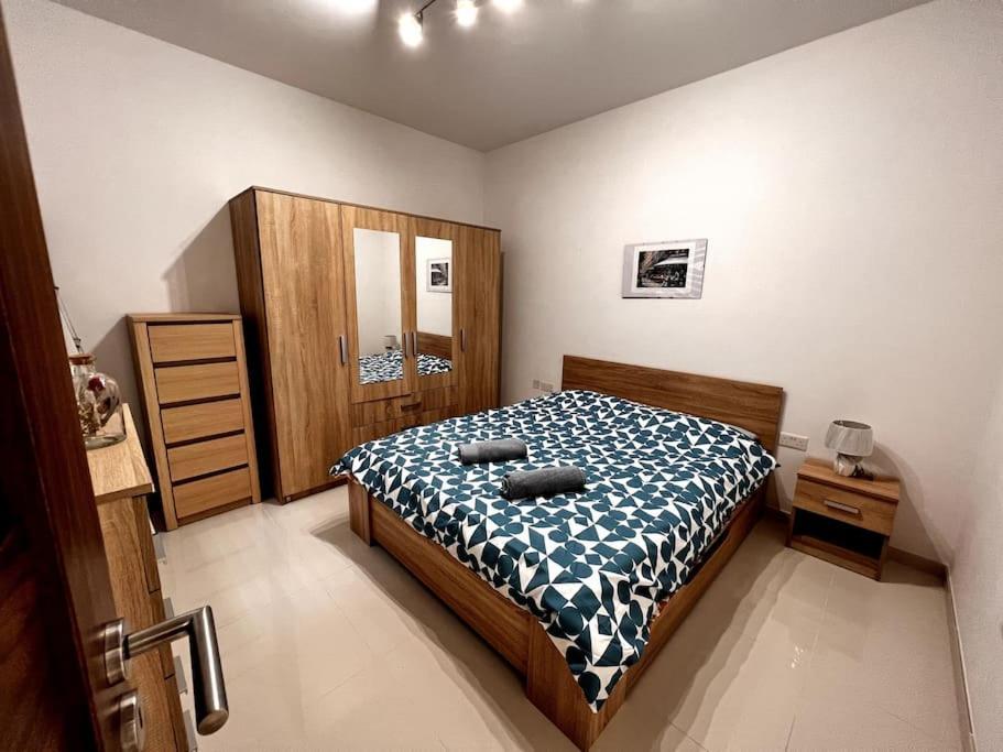 Viewline Seaview Modern 3 Bedroom Apartment Марсахлок Екстериор снимка